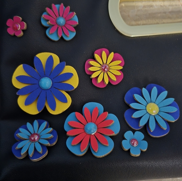 Imoshion Black Flower Applique Crossbody Clutch NWT - Picture 2 of 7